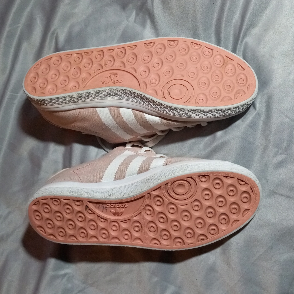 Womens Adidas shoes - Picture 5 of 6